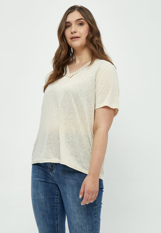 PeMarina - T-shirt med hæklet V-hals