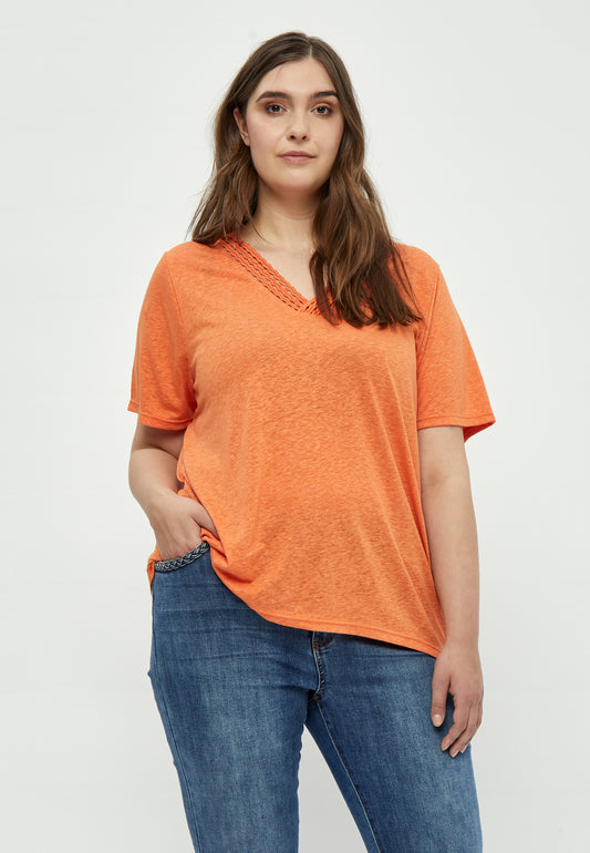PeMarina - T-shirt med hæklet V-hals