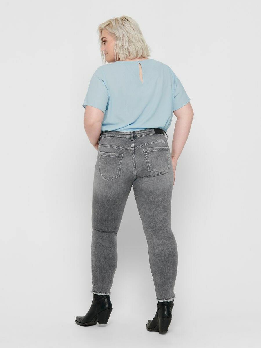 Cool grå ankeljeans fra Carmakoma-Pluspige