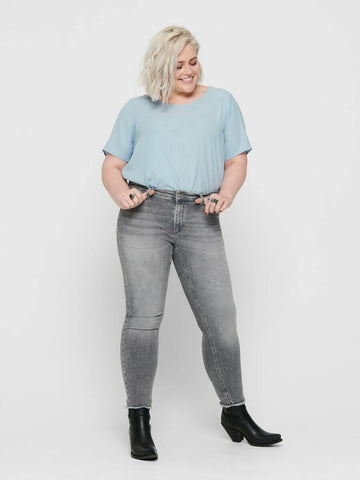 Cool grå ankeljeans fra Carmakoma-Pluspige