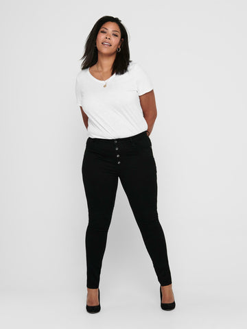 Sort jeans med høj talje og knaplukning fra Carmakoma.-Pluspige