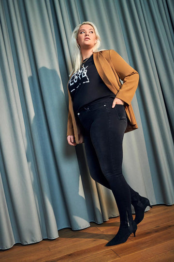 Ankeljeans i slim-fit fra Carmakoma-Pluspige