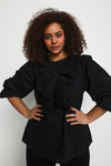 Flot bluse med flæsedetaljer fra Kaffe Curve-Pluspige