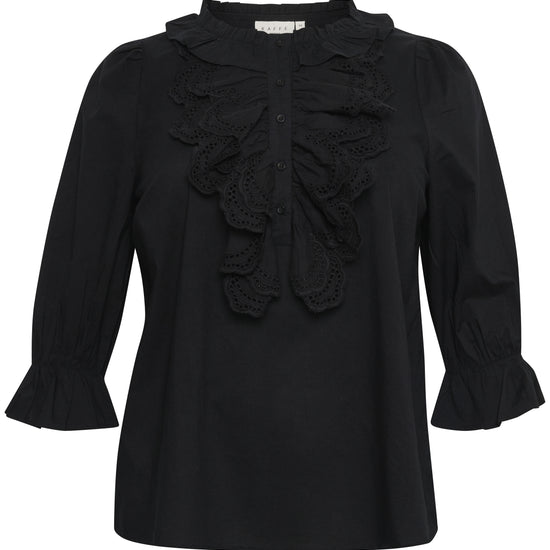 Flot bluse med flæsedetaljer fra Kaffe Curve-Pluspige