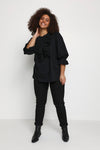 Flot bluse med flæsedetaljer fra Kaffe Curve-Pluspige