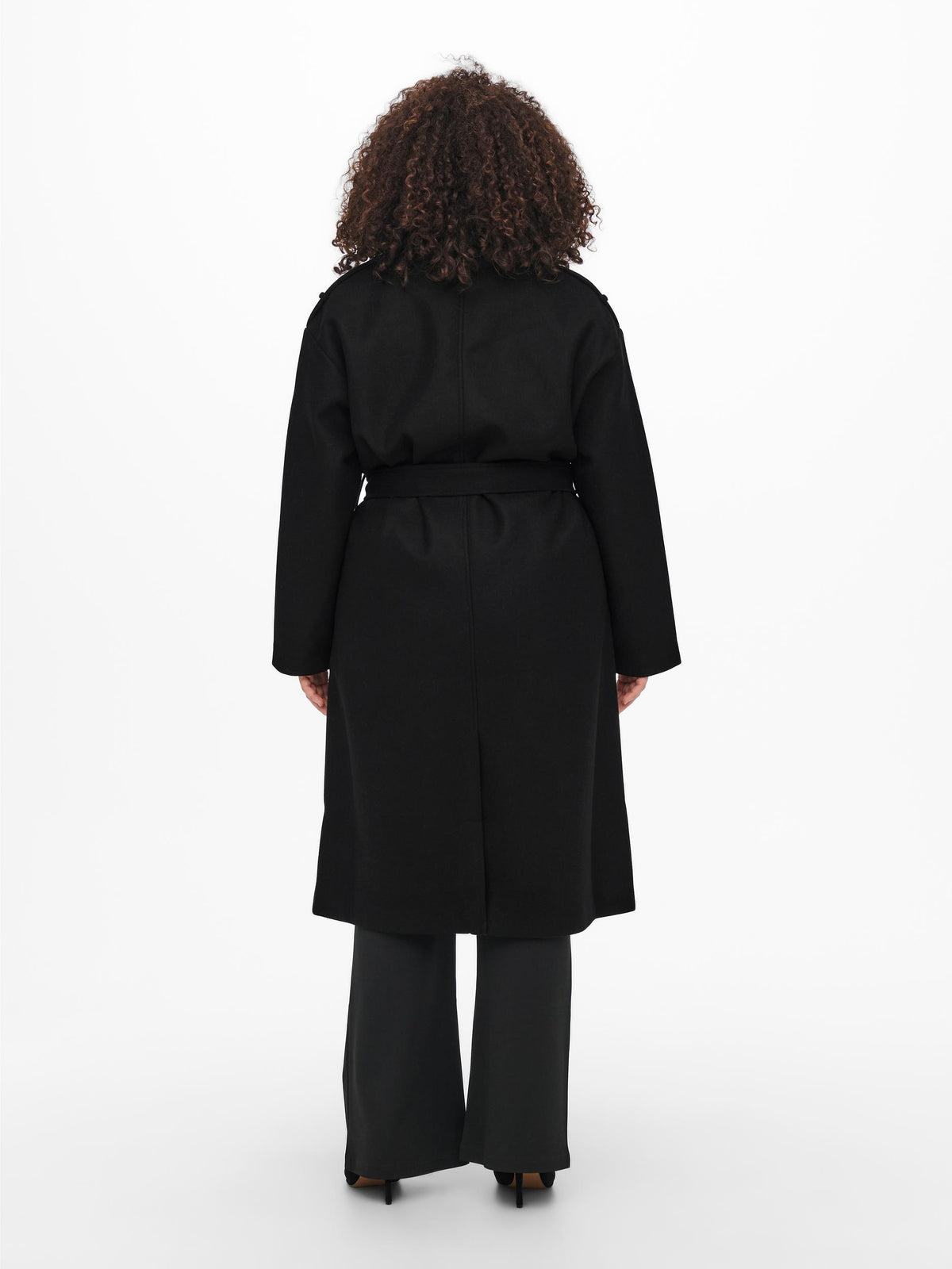 Lang trenchcoat fra Carmakoma-Pluspige