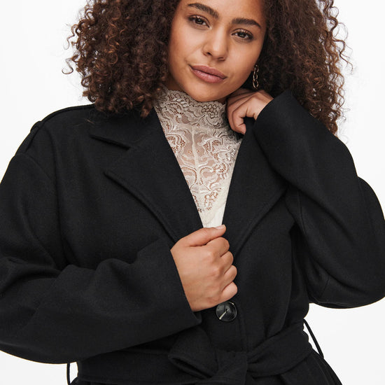 Lang trenchcoat fra Carmakoma-Pluspige