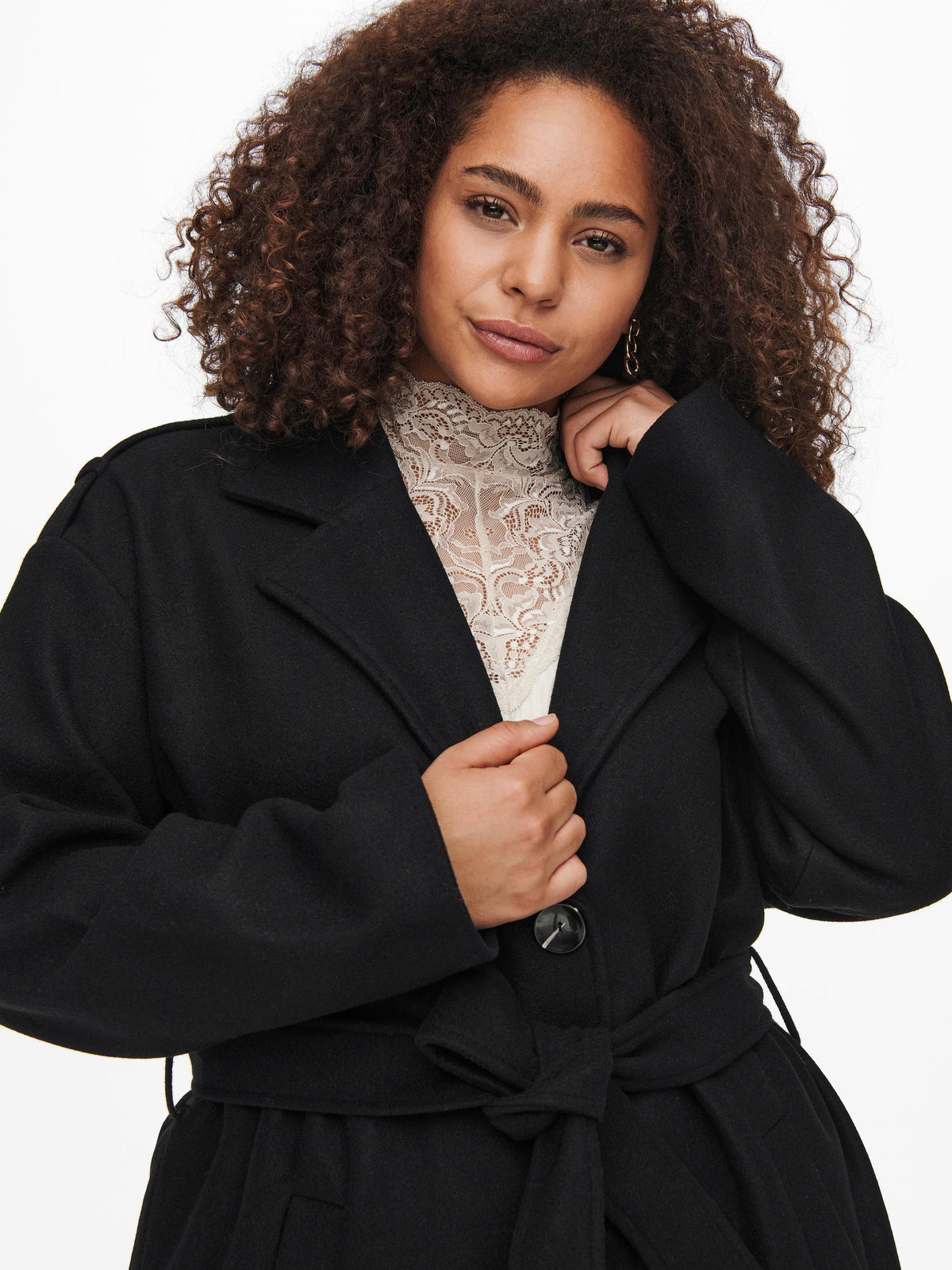 Lang trenchcoat fra Carmakoma-Pluspige