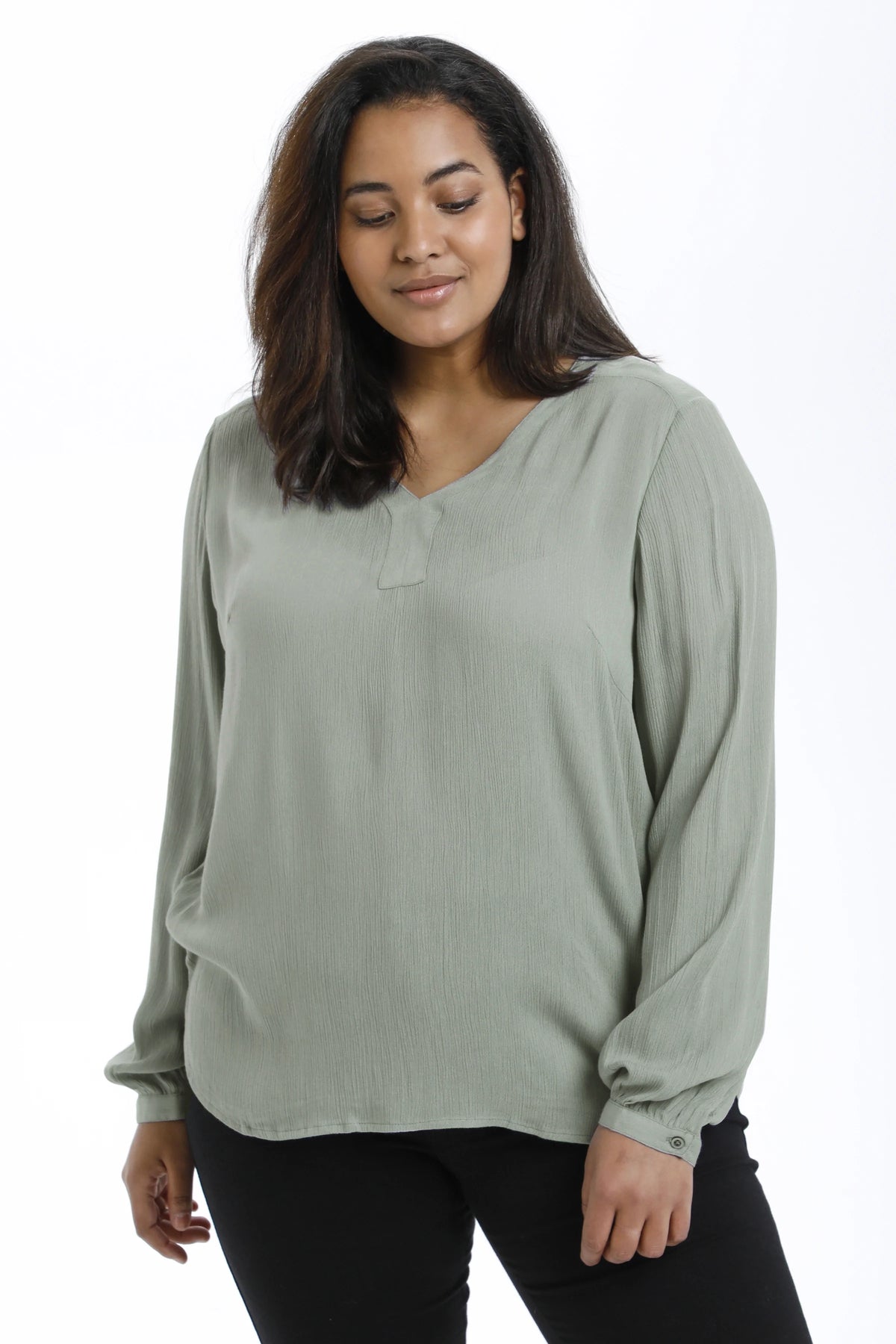 Bluse i crepe-viscose fra Kaffe Curve-Pluspige