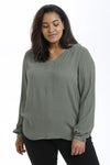 Bluse i crepe-viscose fra Kaffe Curve-Pluspige