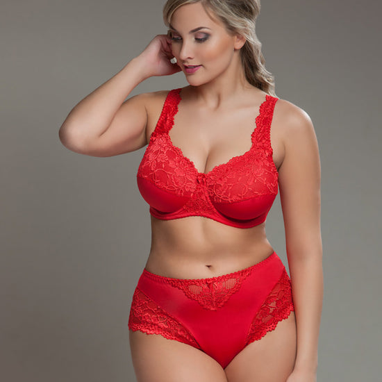 Beate blonde trusse fra Plaisir-Pluspige
